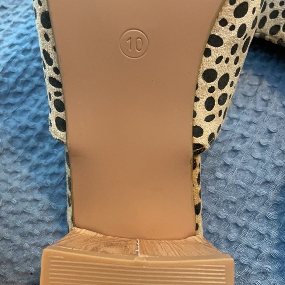 Animal print mules. Size 10 - Picture 4 of 4